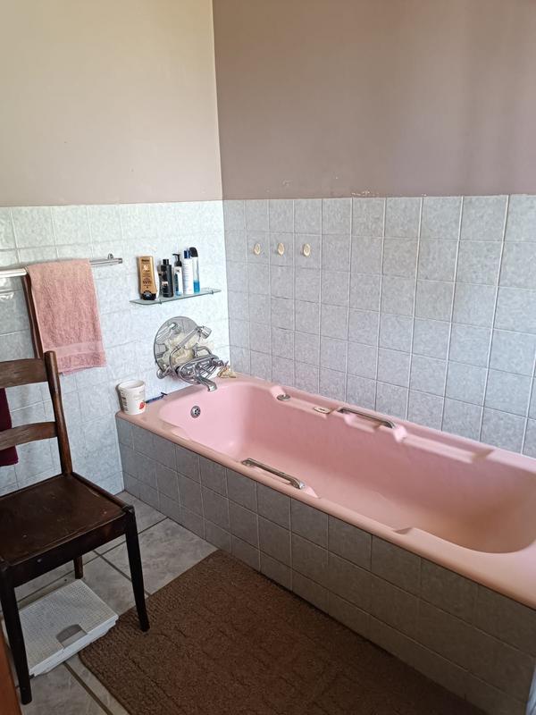 5 Bedroom Property for Sale in Parys Free State